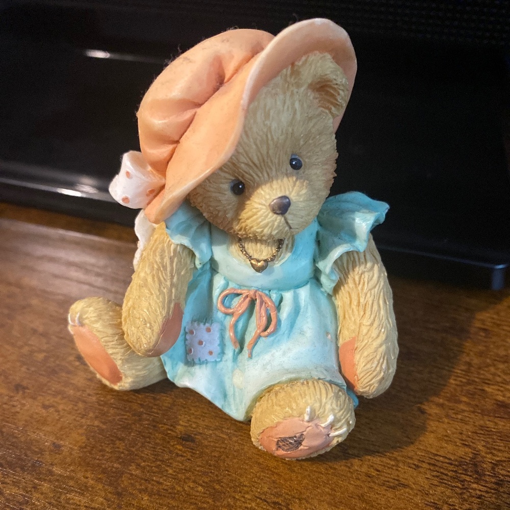 1993 Cherish Teddies “A Mum’s Love Bears All Things” Figurine